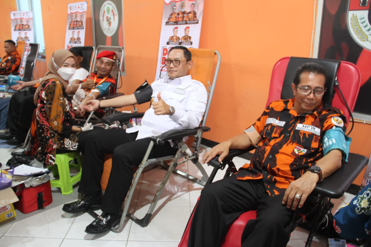 Pemuda Pancasila Kaltim Gelar Donor Darah dan Bagi Sembako Peringati HUT ke-66