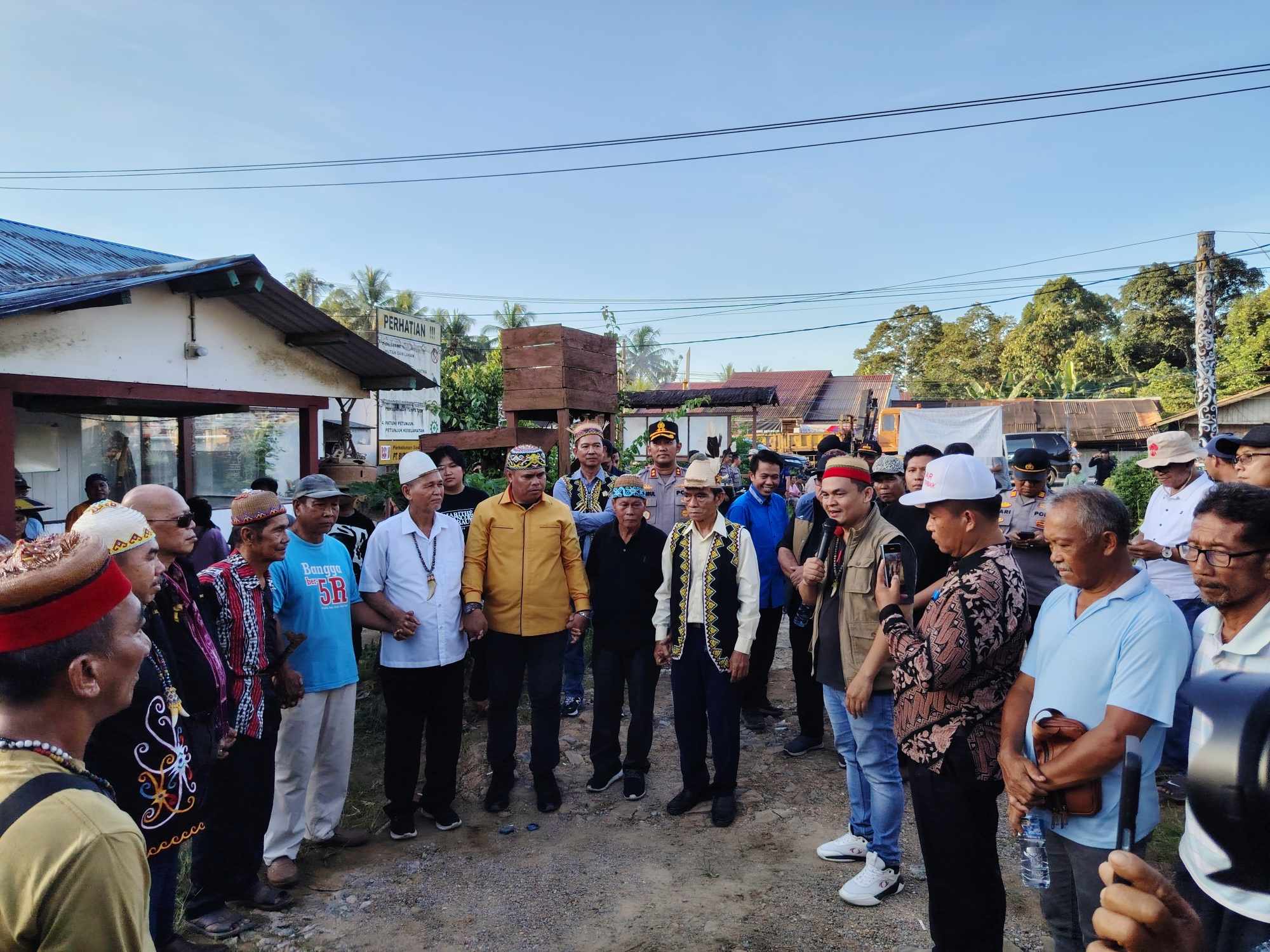 DAD Kaltim Rekatkan Kepala Adat Jahab, Sengketa Lahan PT BDAM Berakhir Damai 1